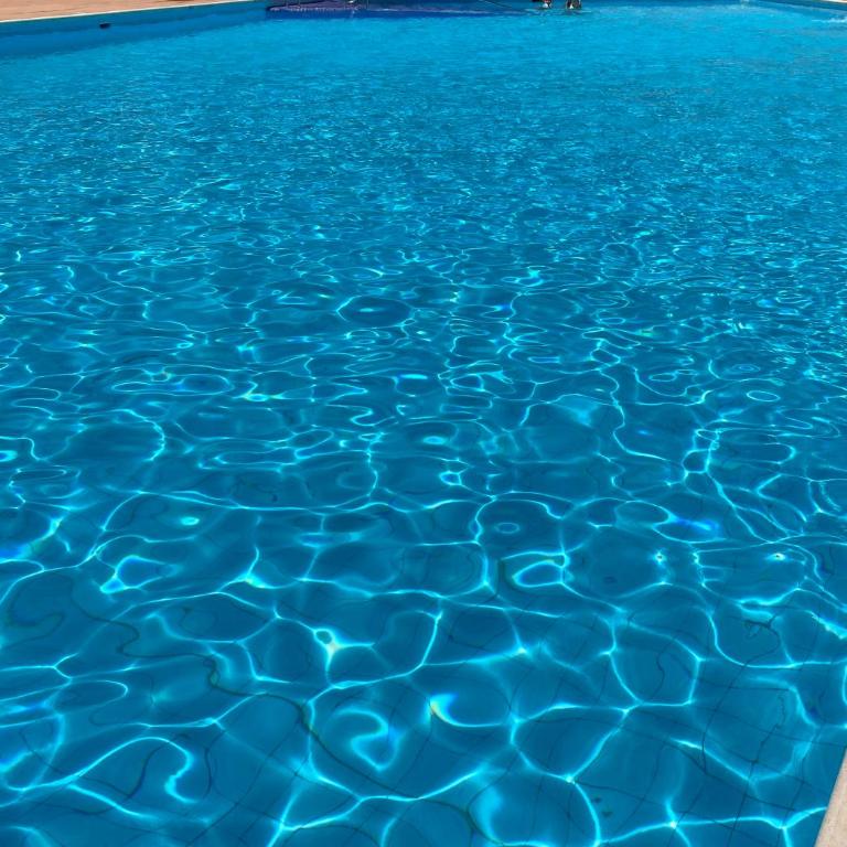 La Manga km 0, pisos estudios - planta baja - 100m de la playa - studio flats - ground floor - 100m from the beach, cada con bicis & tabla SUP, piscina & pádel & tenis & más - each with bikes & SUP board, pool & paddle & tennis & more - Apartamento de 1 dormitorio - 46