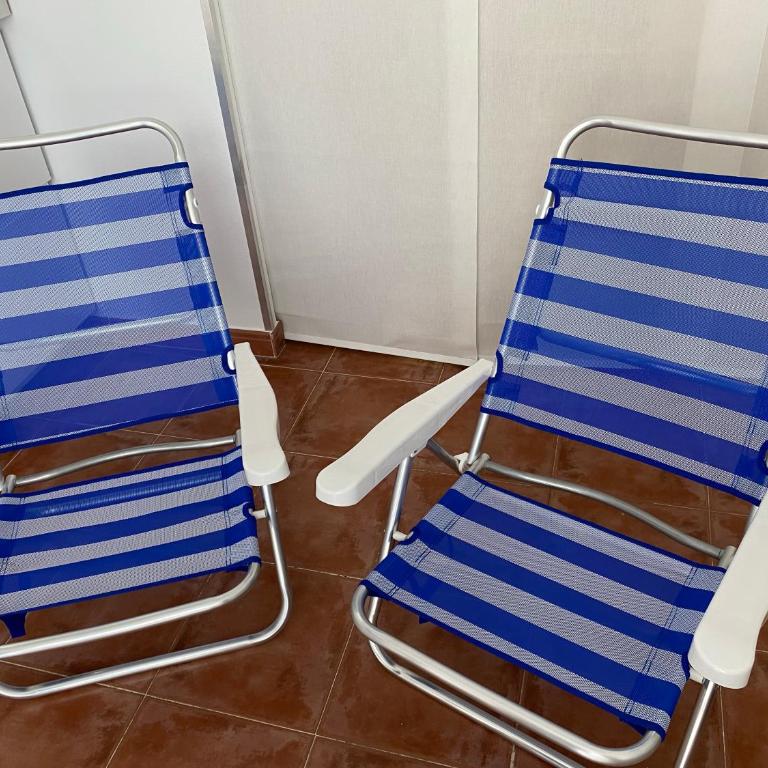 La Manga km 0, pisos estudios - planta baja - 100m de la playa - studio flats - ground floor - 100m from the beach, cada con bicis & tabla SUP, piscina & pádel & tenis & más - each with bikes & SUP board, pool & paddle & tennis & more - Apartamento de 1 dormitorio - 38