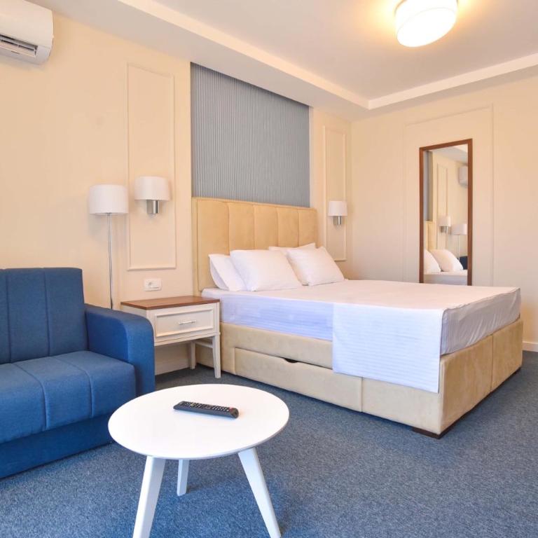 Vistamar Hotel & Apartments - Dvokrevetna Soba sa Bračnim Krevetom i Balkonom (3 Odrasle Osobe) - 4