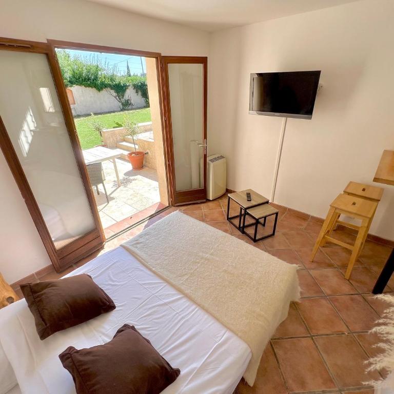 Studio avec jacuzzi et piscine - Studio - Vue sur Piscine - 8