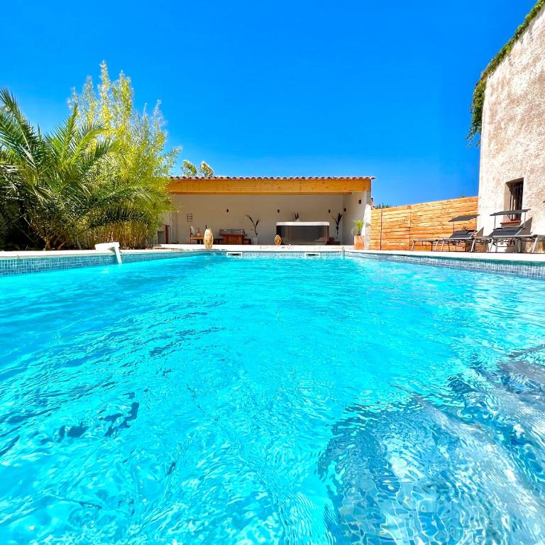 Studio avec jacuzzi et piscine - Studio - Vue sur Piscine - 10