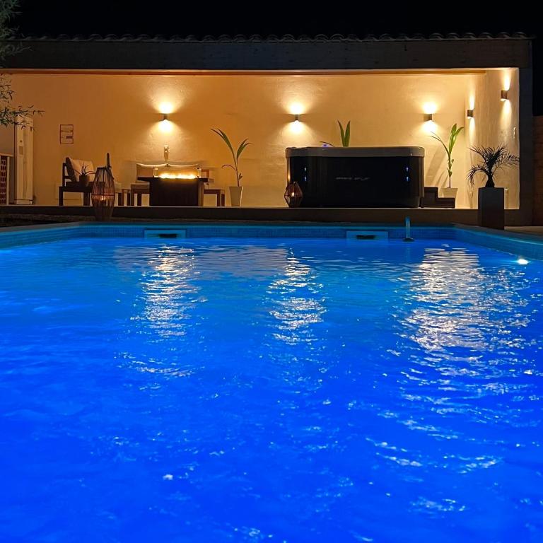Studio avec jacuzzi et piscine - Studio - Vue sur Piscine - 17