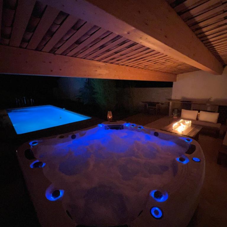 Studio avec jacuzzi et piscine - Studio - Vue sur Piscine - 19