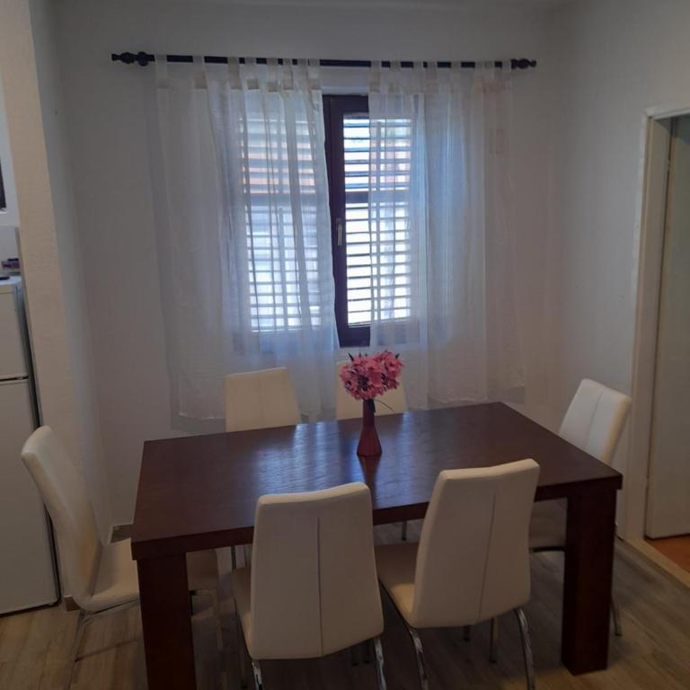 coma - Two-Bedroom Apartment - 4