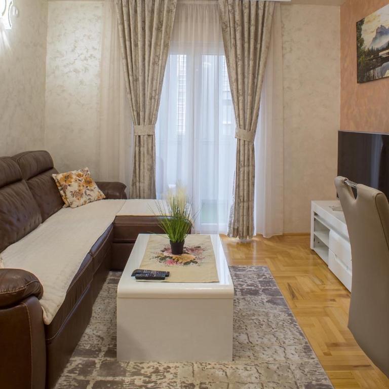 Lux Deluxe Apartment - One-Bedroom Apartment - 11