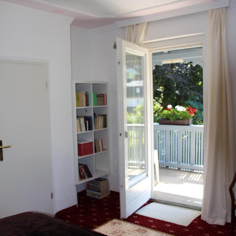 Romantic-Pension Albrecht - Villa next to UNESCO World Heritage - since 1901 - Comfort Doppelzimmer mit Balkon und Schlossblick - 4