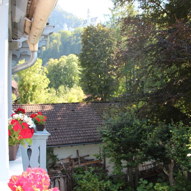 Romantic-Pension Albrecht - Villa next to UNESCO World Heritage - since 1901 - Comfort Doppelzimmer mit Balkon und Schlossblick - 5