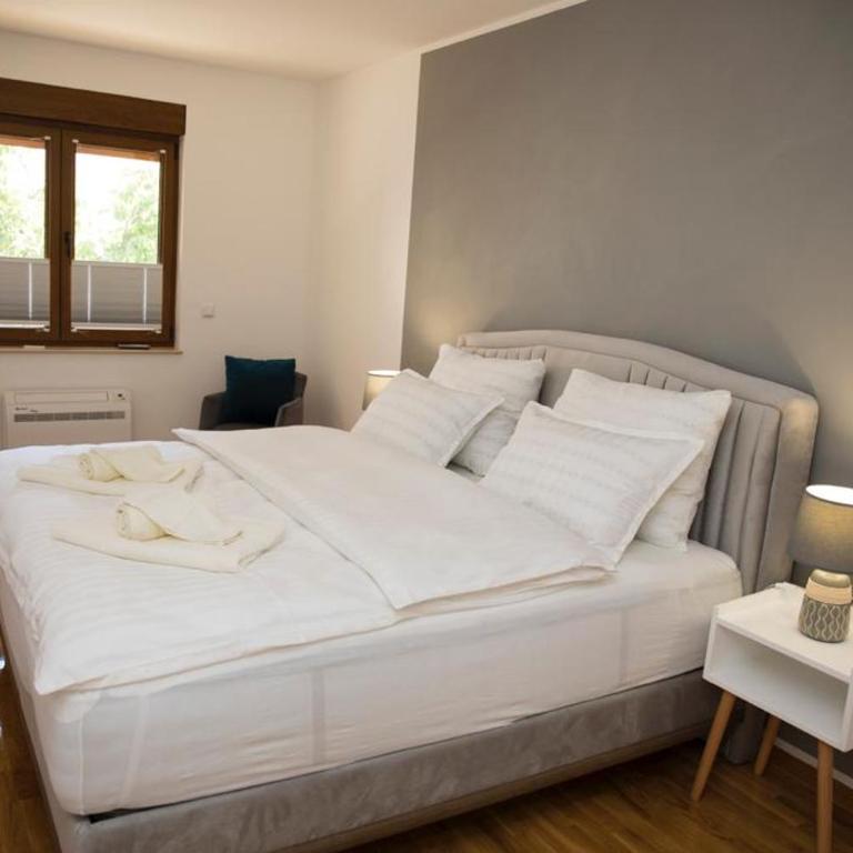 Apartment Divine - Two-Bedroom Apartment - 24