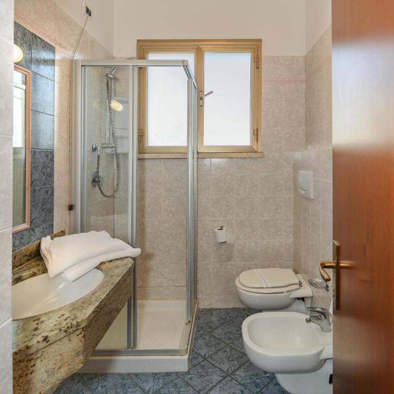 Hotel Bella Riviera Lungomare - Camera Matrimoniale/Doppia con Letti Singoli - 22
