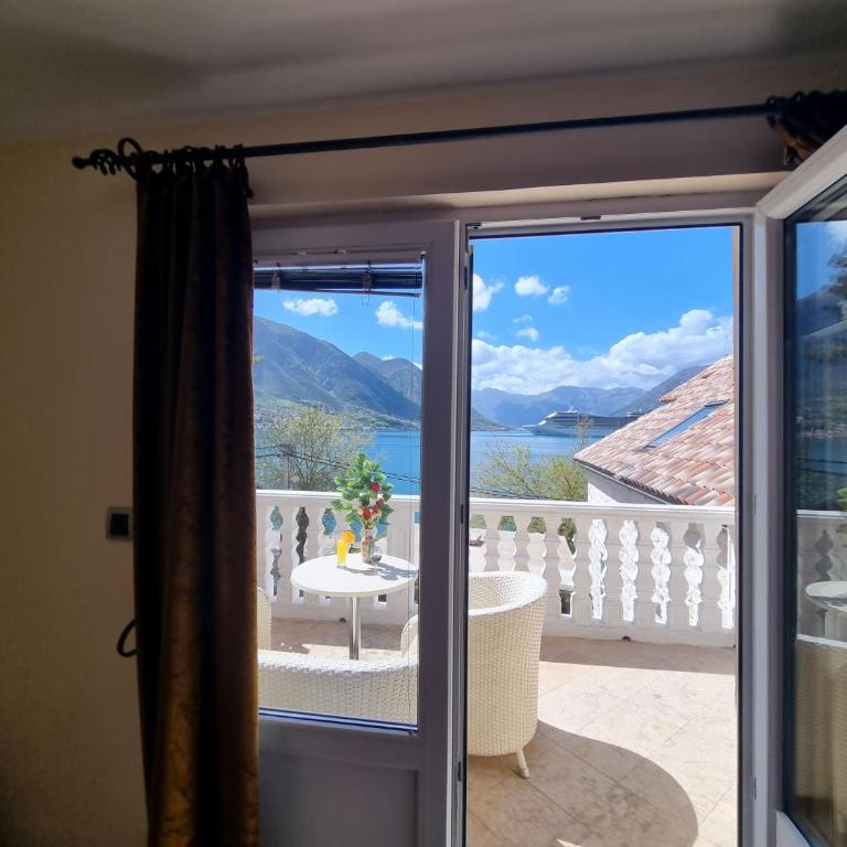 Lovely apartment Jovan 3,with a view of the bay and free Wi-Fi - Apartman sa 1 Spavaćom Sobom - 9