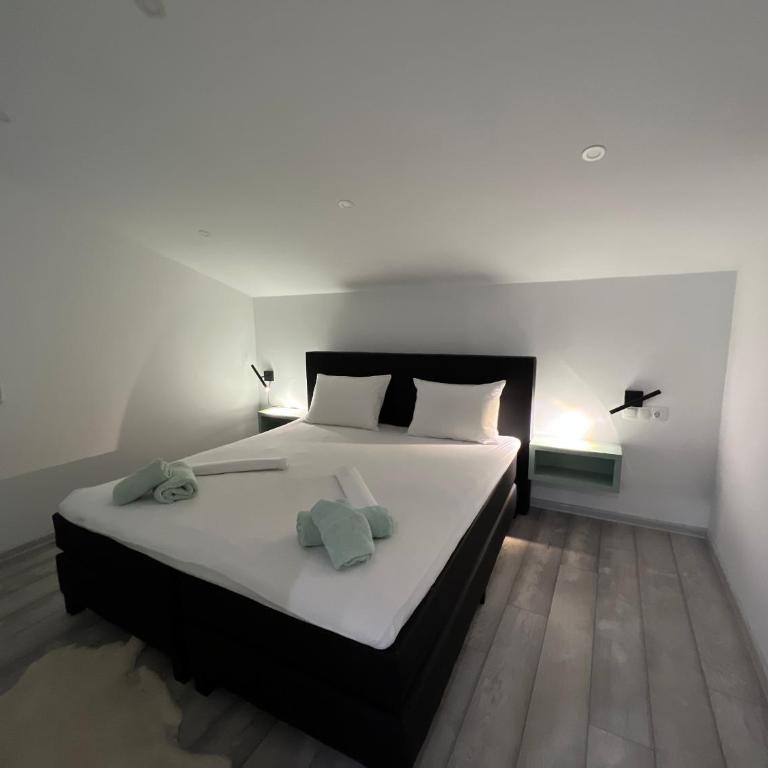 MaNe - Three-Bedroom Villa - 4
