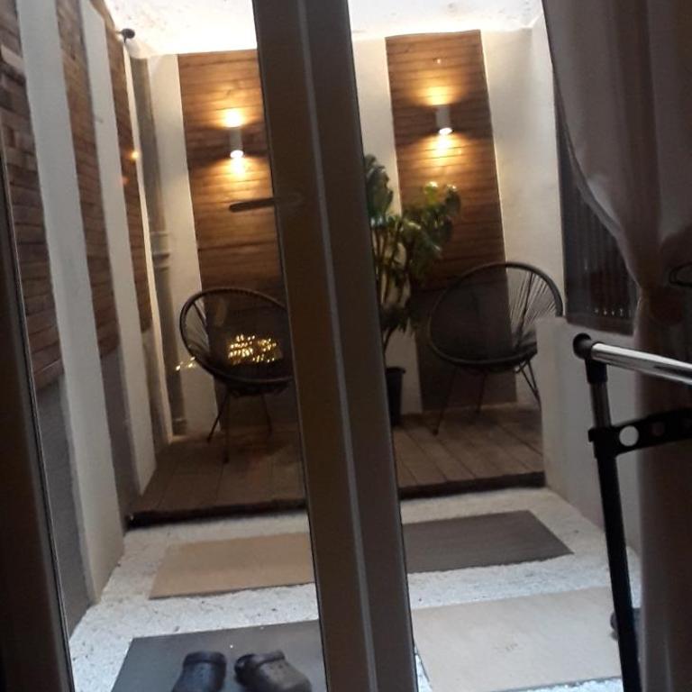 Studio Apartman Black & White Centar Sarajevo free parking - One-Bedroom Apartment - 40