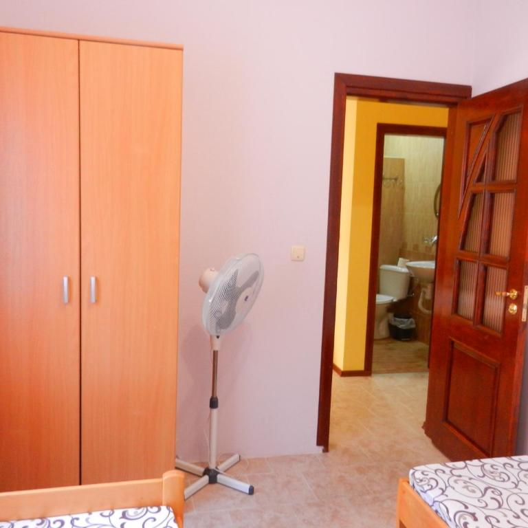 Guest house Villa Leonardo - Quadruple Room with Balcony and Shared Kitchen (4 Adults) - 4