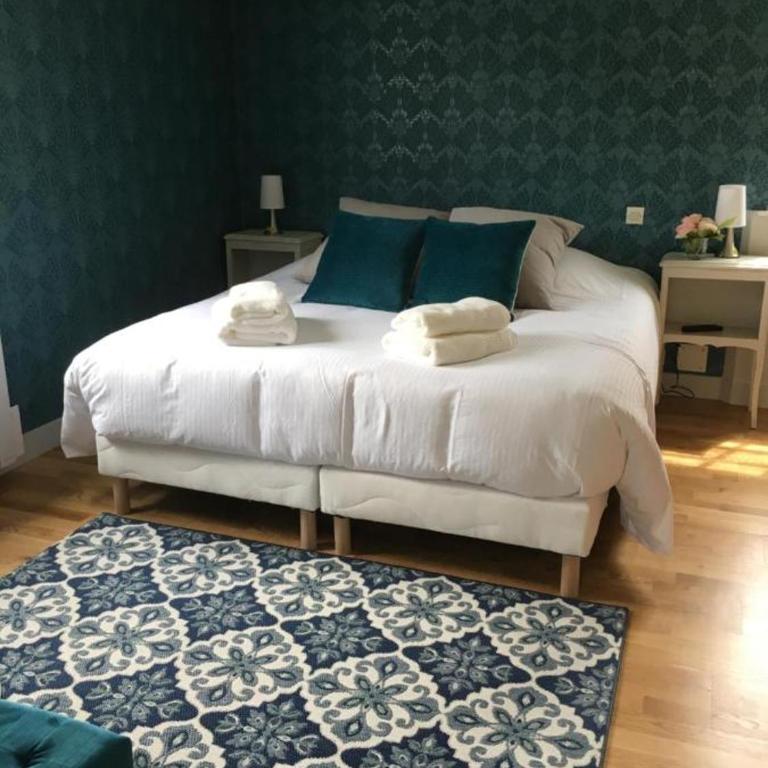 Les pommiers - Chambre Double avec Salle de Bains Privative - 2