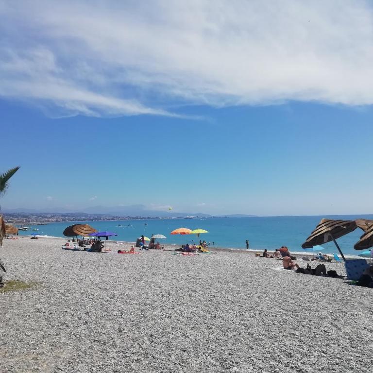 Côte d'Azur joli studio 3 étoiles , 50m plage, climatisation , parking privé - Appartement 1 Chambre - 1