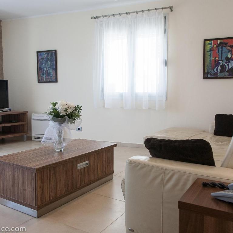 Apia Residence - Luksuzni Apartman sa 2 Spavaće Sobe i Terasom - 2