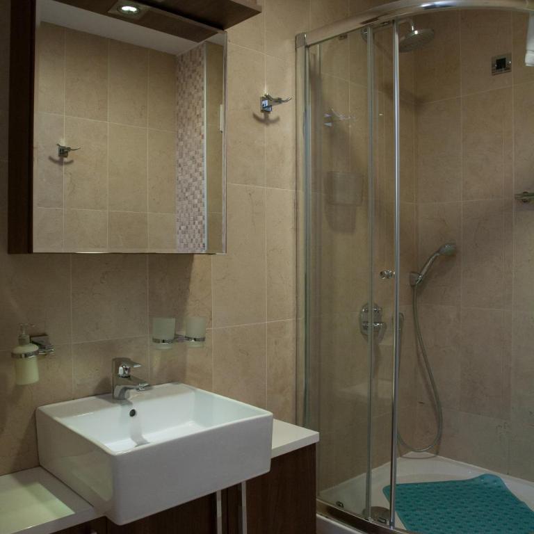 Apia Residence - Luksuzni Apartman sa 2 Spavaće Sobe i Terasom - 8