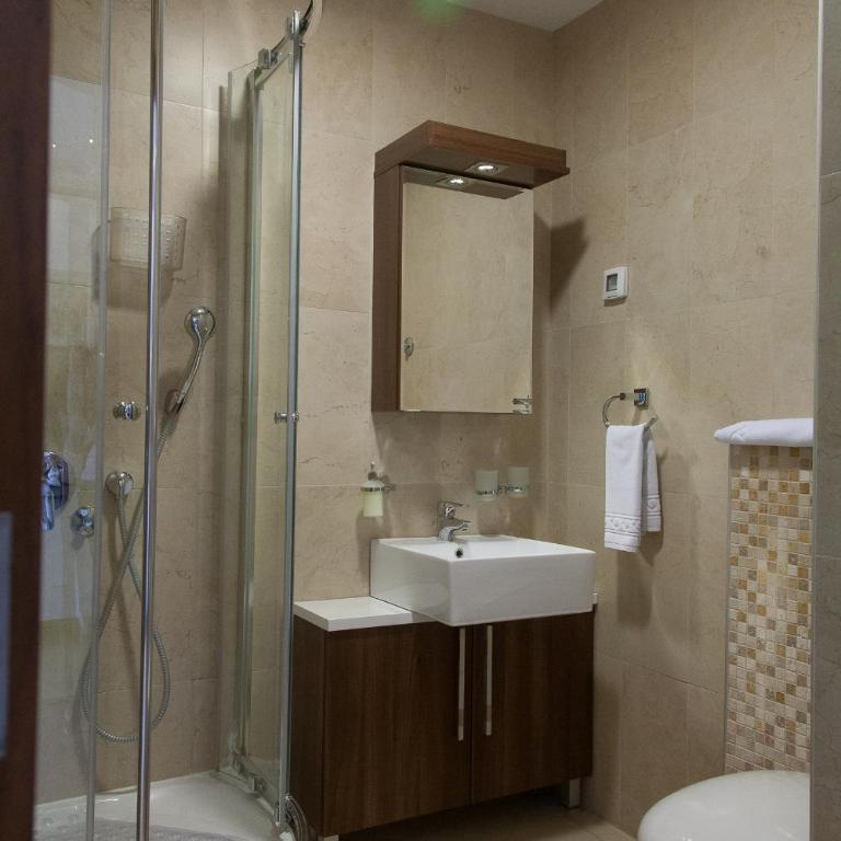 Apia Residence - Luksuzni Apartman sa 2 Spavaće Sobe i Terasom - 9