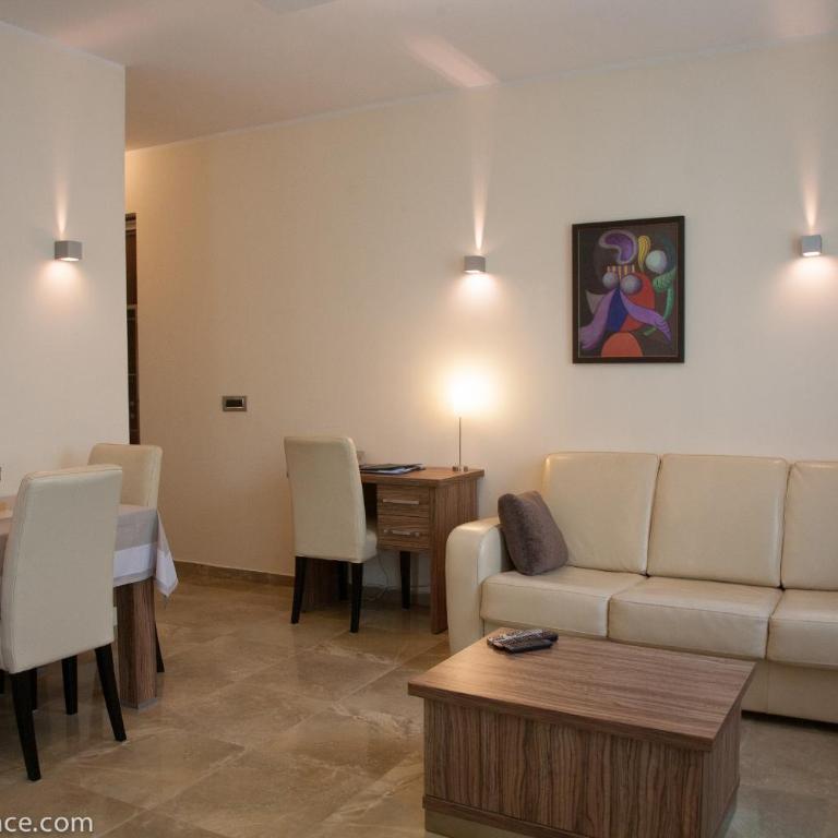 Apia Residence - Apartman s 1 Spavaćom Sobom i Balkonom - 1