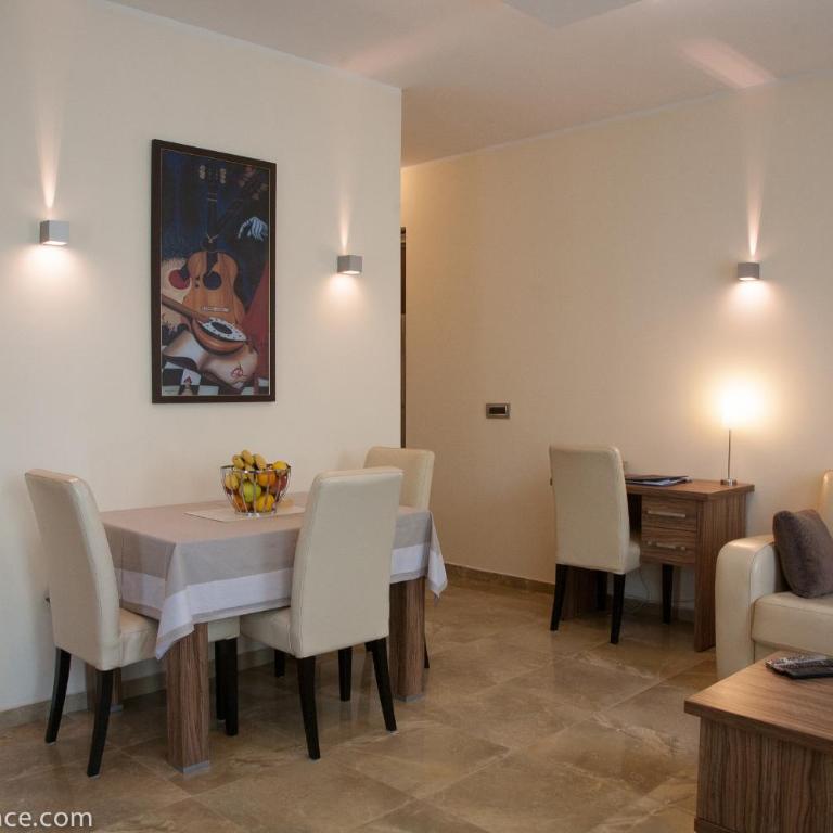 Apia Residence - Apartman s 1 Spavaćom Sobom i Balkonom - 4