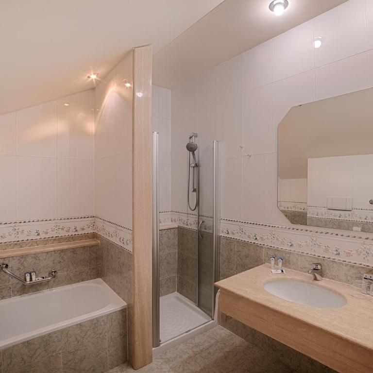 Bellavista Relax Hotel - Suite con Vista Lago e Accesso Spa - 1