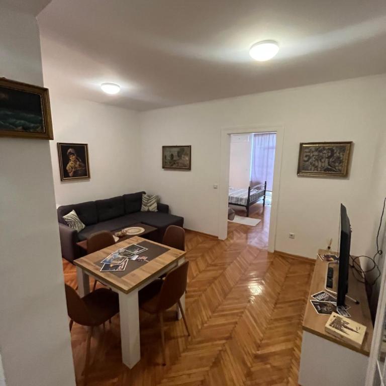 Apartmani Grand Market - Apartment with Balcony - 8