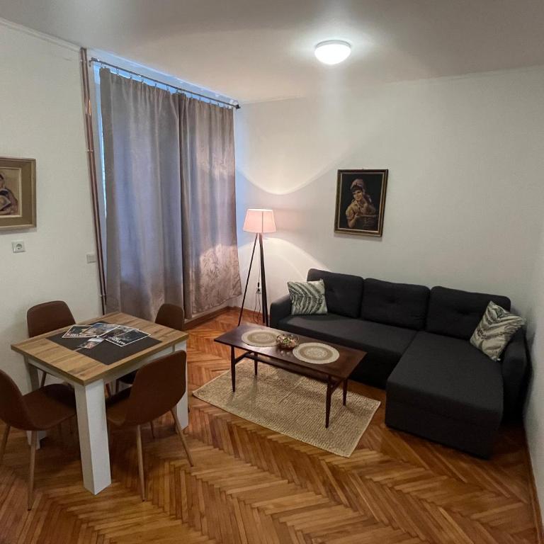 Apartmani Grand Market - Apartment with Balcony - 6