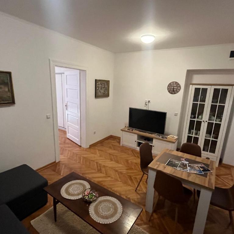 Apartmani Grand Market - Apartment with Balcony - 5
