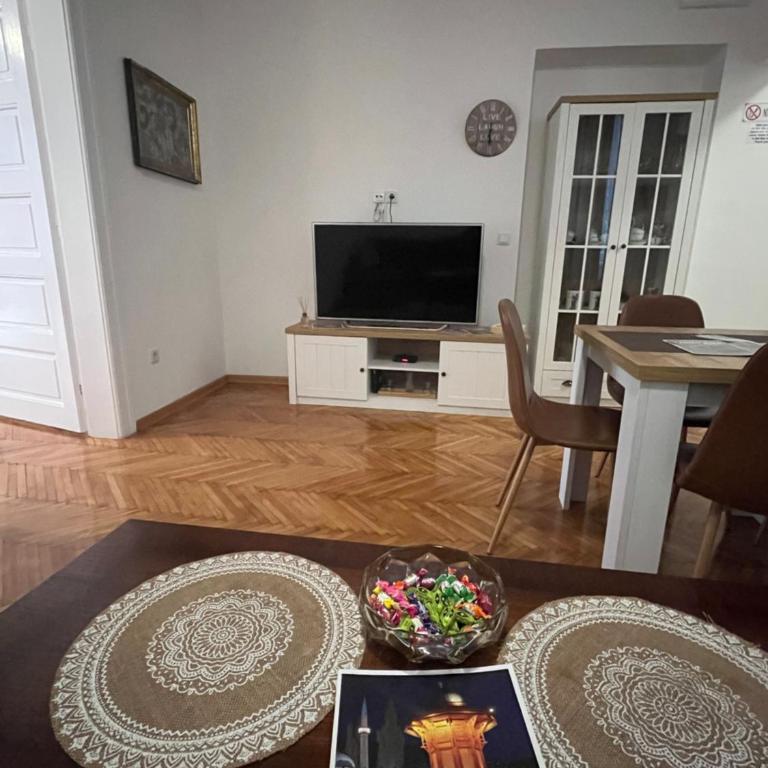 Apartmani Grand Market - Apartment with Balcony - 4