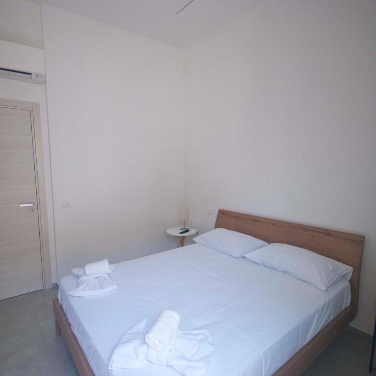 GIADA - Double Room with Balcony - 12