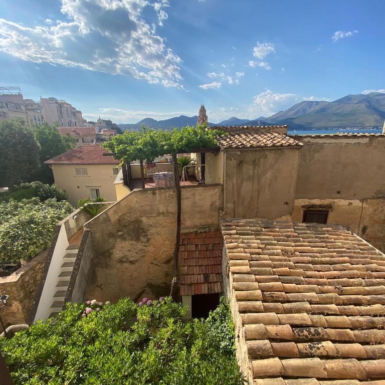 Maison Rosalie - Two-Bedroom Apartment - 11