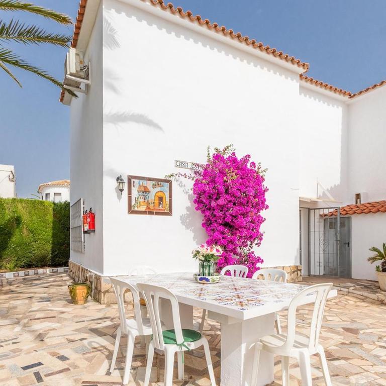 Spacious family home with Airco, private 5x10m pool, sandy beach 300m, free WiFi - Casa - 19
