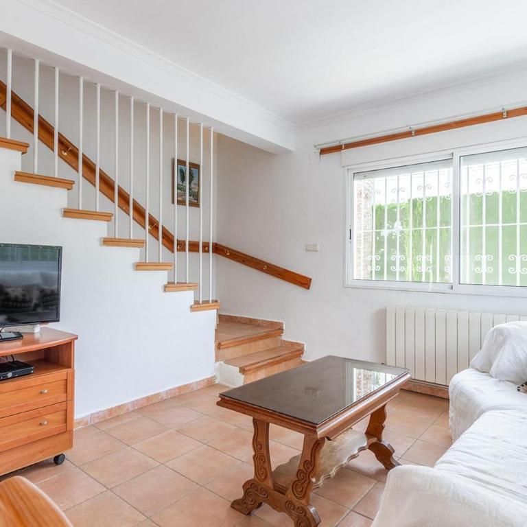 Spacious family home with Airco, private 5x10m pool, sandy beach 300m, free WiFi - Casa - 23