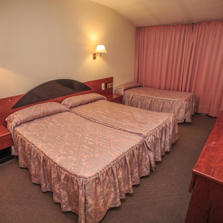 Hotel Roc Del Castell - Habitación Triple con bañera - 8