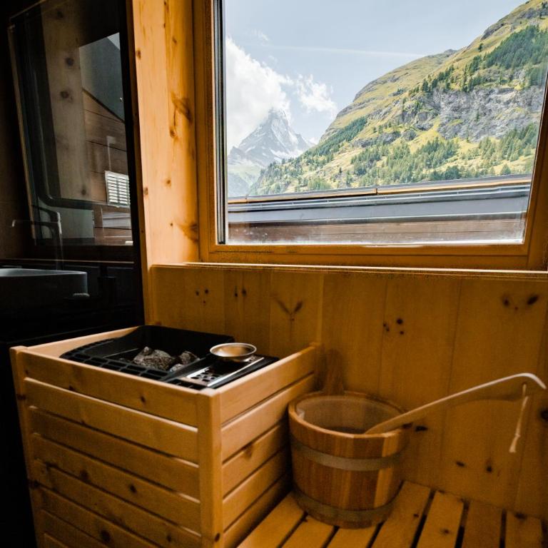 Hotel ZERMAMA Zermatt - Deluxe Suite mit Whirlpool und Blick auf das Matterhorn - 4