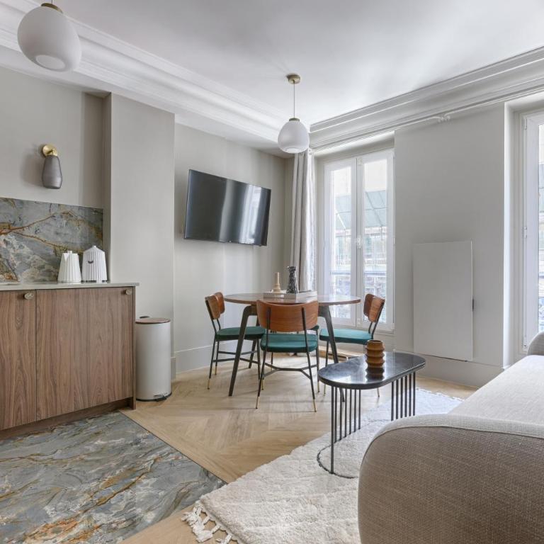 Unique Luxury Parisian flat 2BR/6P -Champs Elysées - Appartement 2 Chambres - 1