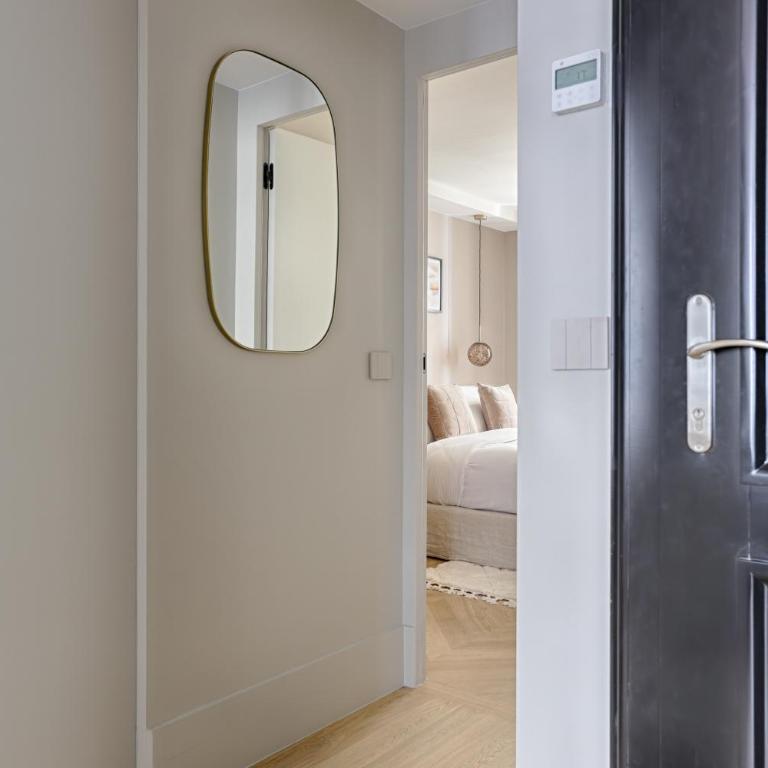 Unique Luxury Parisian flat 2BR/6P -Champs Elysées - Appartement 2 Chambres - 13