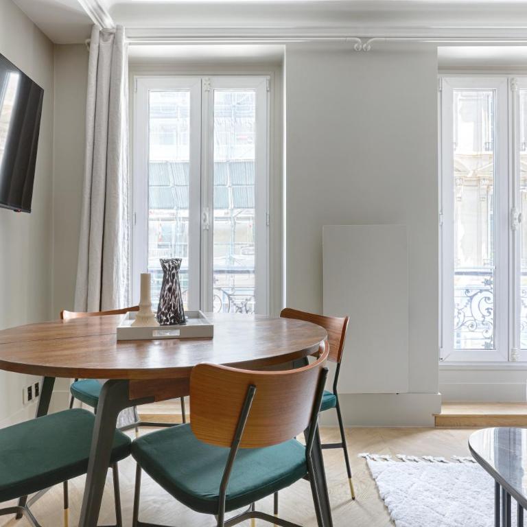 Unique Luxury Parisian flat 2BR/6P -Champs Elysées - Appartement 2 Chambres - 25