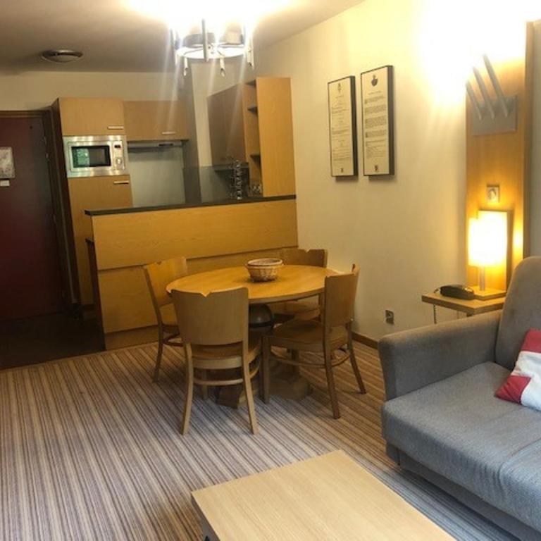 Appartement de standing avec balcon, skis aux pieds - FR-1-346-318 - Appartement - 4