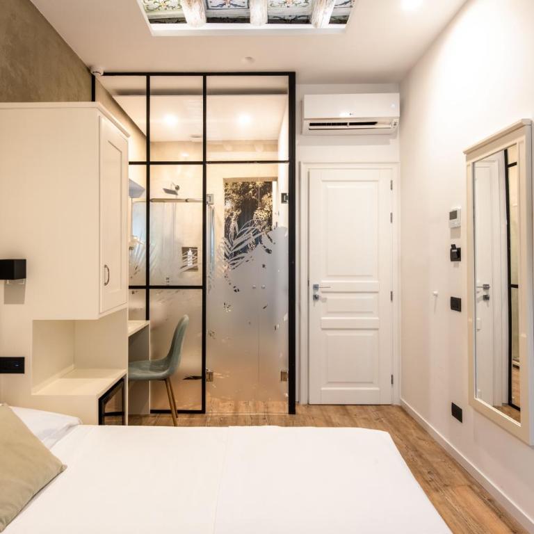 Villena Plaza by Wonderful Italy - Deluxe Double Room with Balcony - 14