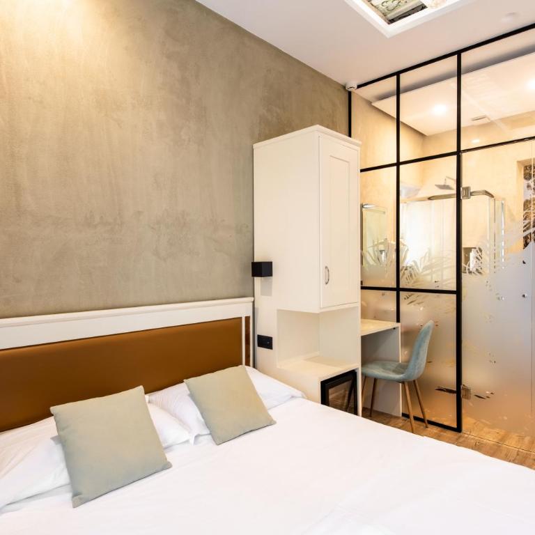 Villena Plaza by Wonderful Italy - Deluxe Double Room with Balcony - 13