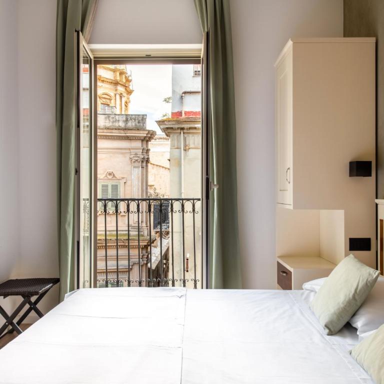 Villena Plaza by Wonderful Italy - Deluxe Double Room with Balcony - 11