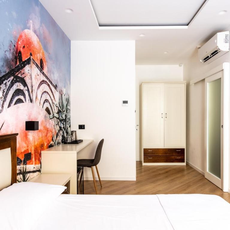 Villena Plaza by Wonderful Italy - Queen Room with Balcony - 4