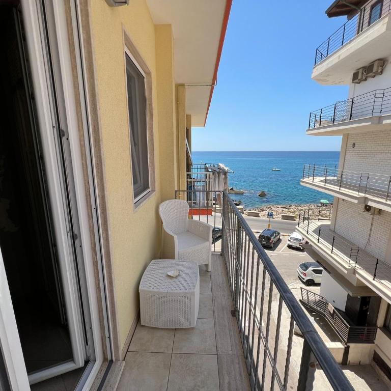 B&B Le onde del mare - Camera Matrimoniale con Balcone - 4