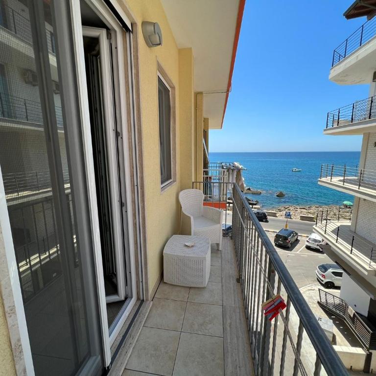 B&B Le onde del mare - Camera Matrimoniale con Balcone - 1