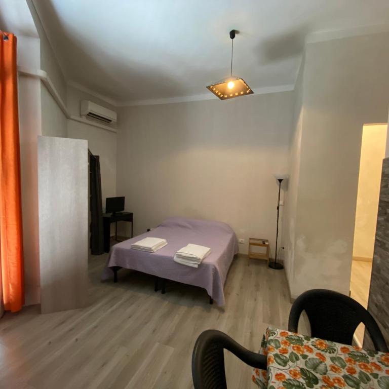 Cavour Guest House - Camera Matrimoniale Deluxe con Balcone - 2