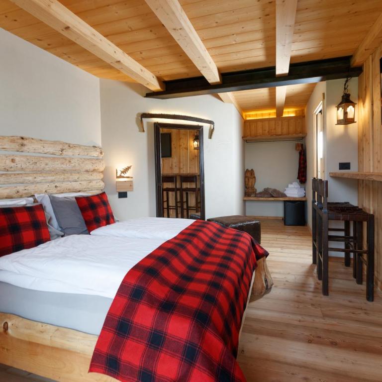 Agriturismo San Gallo - Camera Matrimoniale con Vista Montagna - 18