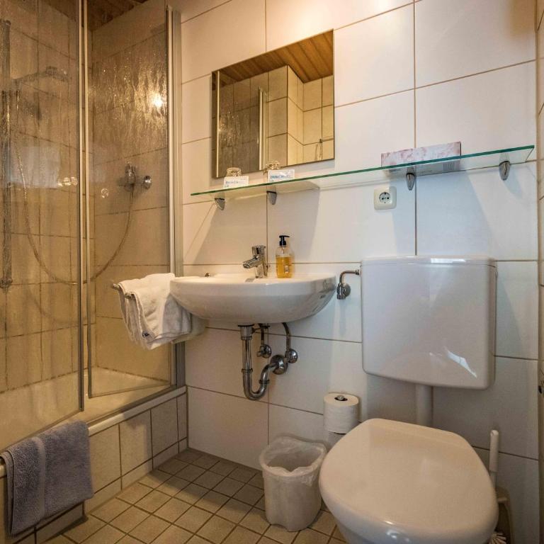 Gästehaus Christa Mauerer - Einzelzimmer mit eigenem externen Bad - 2