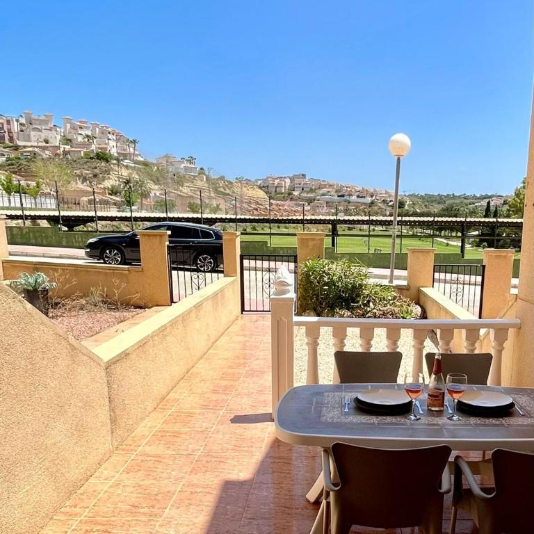 Tranquil Self Catering Golf Course Apartment - One-Bedroom Apartment - 2