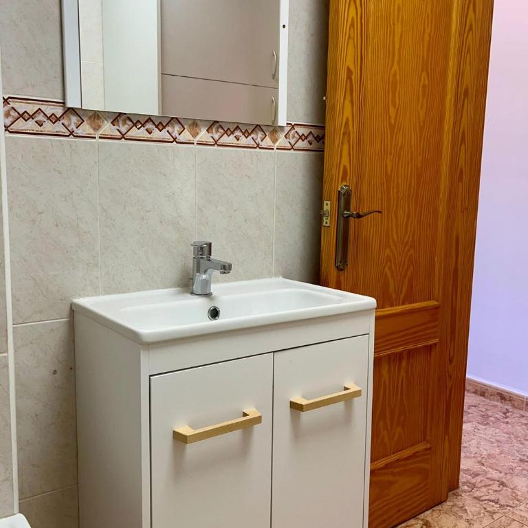Tranquil Self Catering Golf Course Apartment - One-Bedroom Apartment - 22